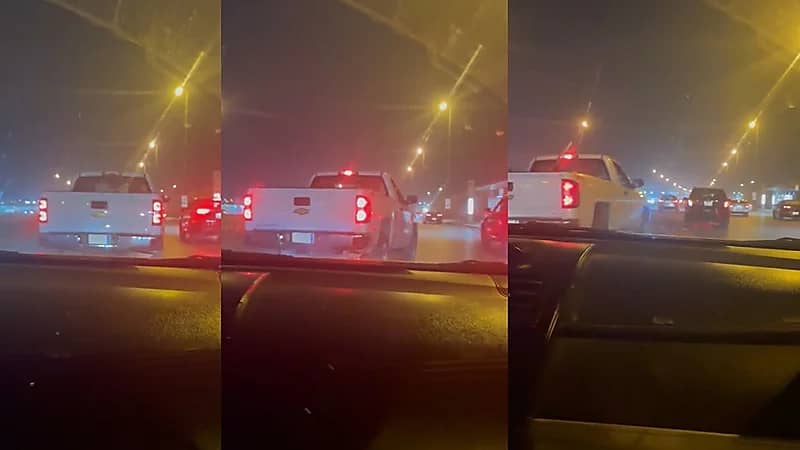 متهور يراوغ بين السيارات كاد يتسبب في كارثة