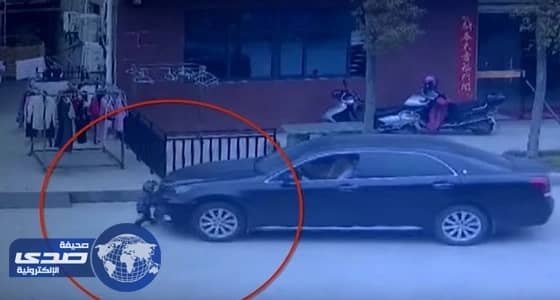 شاهد.. إنقاذ رضيع صيني من الموت بإعجوبة