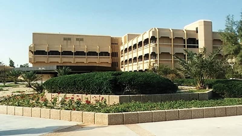 كلية الأمير سلطان العسكرية تفتح القبول للجنسين