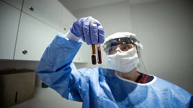 الصحة العالمية توصي بعدم علاج مرضى كورونا ببلازما المتعافين