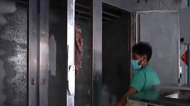 مصادر لحوم تالفة ومنتجات منتهية الصلاحية بالرياض. فيديو