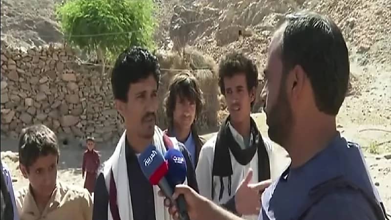 شاهد.. فرحة أهالي " الجفرة " بعد دخول قوات الشرعية وهروب الحوثي الإرهابية من القرية