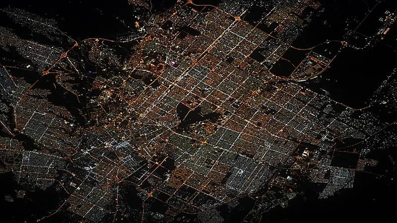 منطقة وسط الرياض تحير رائد فضاء فرنسي شهير