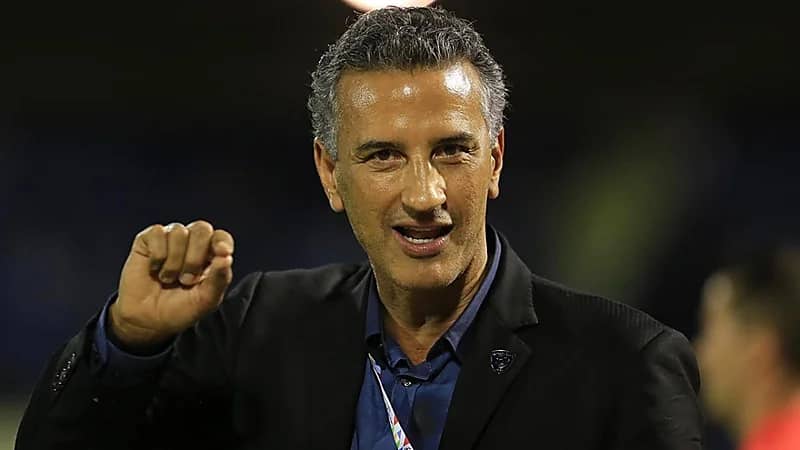 الشباب يحاول استعادة "شاموسكا" بعد سفره خارج المملكة