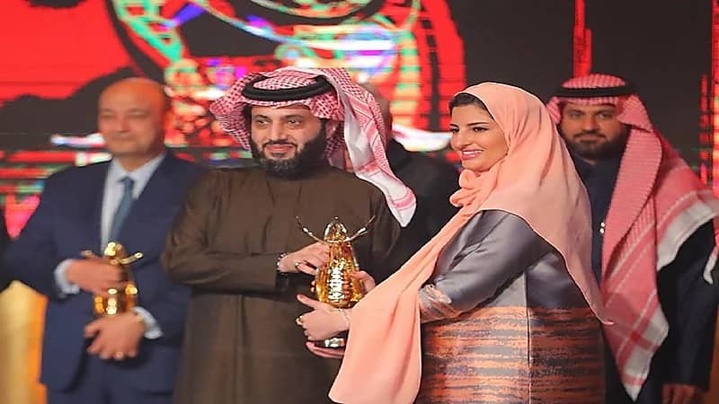 كلمات مؤثرة من حنان السماري لآل الشيخ بعد تكريمها في حفل Joy Awards
