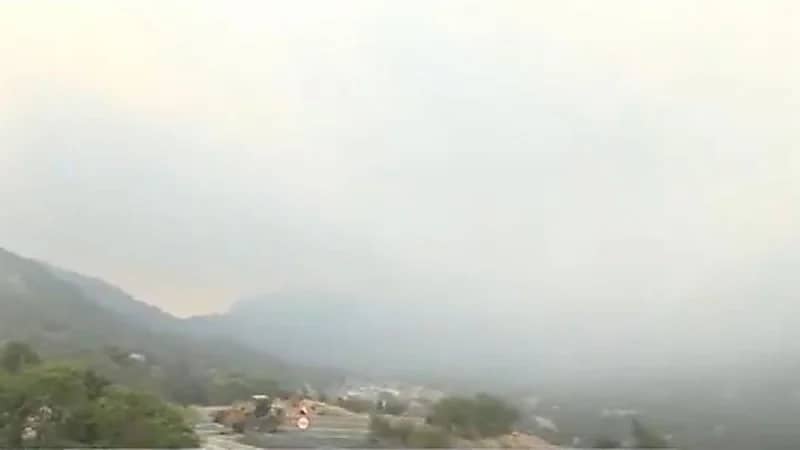 حريق الجرة يمتد للمناطق السكنية والدفاع المدني يكافح