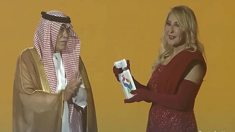 بالفيديو .. وزير الإعلام المكلف يكرم عدداً من ضيوف مهرجان الإذاعة والتلفزيون