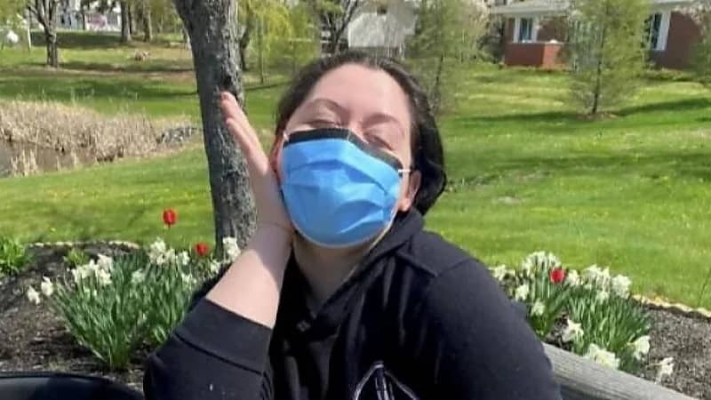 امرأة تعاني من حساسية نادرة وتتعرض للإغماء 10 مرات يوميًا