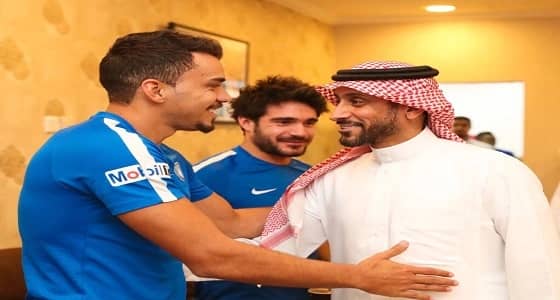 بالصور.. سامي الجابر يجتمع بلاعبي الهلال