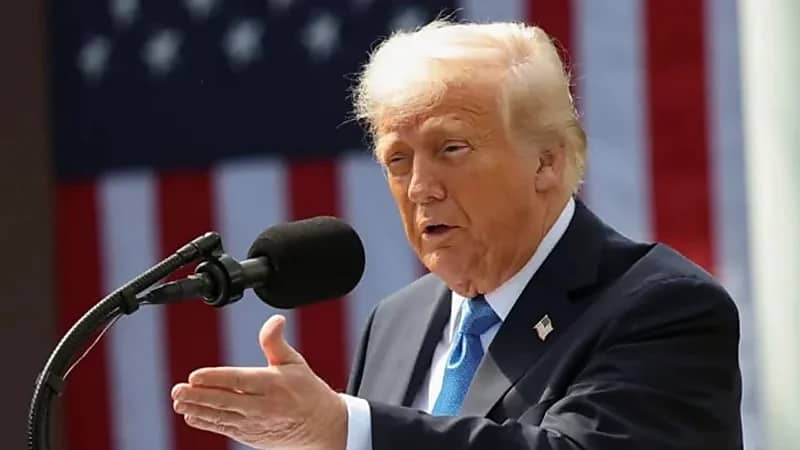 ترامب يطرد صحفيًا من البيت الأبيض بسبب الطائرة القطرية .. فيديو