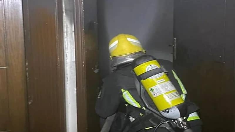 بالصور.. إنقاذ 9 أشخاص من حريق في شقة بالعاصمة المقدسة