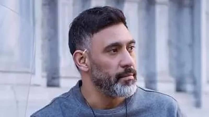 عمرو مصطفى: أغنية بشرة خير تعيشني مرتاح و تنازلت عنها عشان غبي