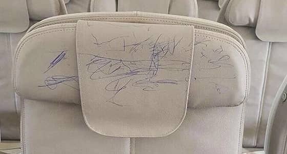 مجهول يشوه أحد مقاعد طائرة تابعة لـ " الخطوط السعودية "