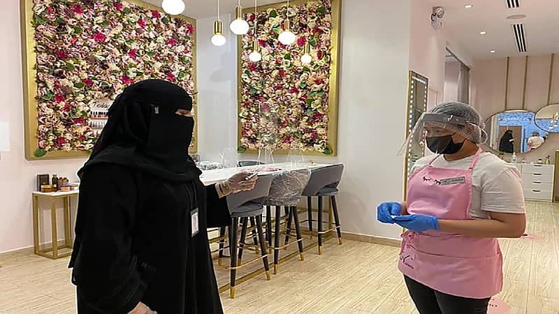 رصد 15 مخالفة في المنشآت النسائية بالخبر