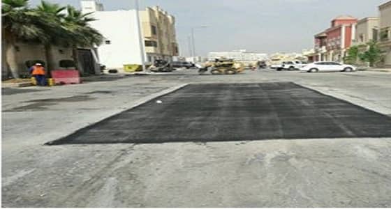 بالصور.. إجراءات صيانة للطرق بمساحة 16147م2  بالرياض