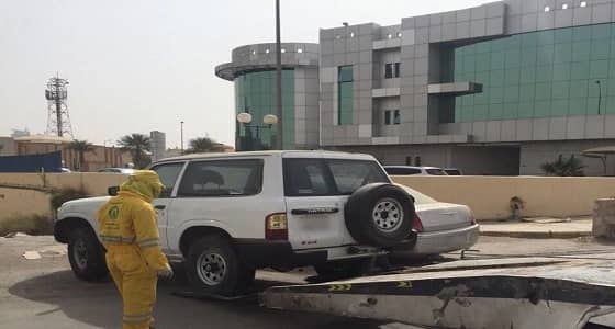 بالصور.. إزالة عشرات السيارات المهملة بالرياض