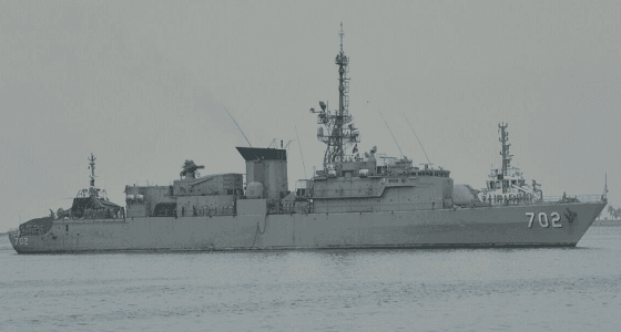 بالفيديو والصور.. الفرقاطة السعودية المتعرضة لهجوم الحوثيين تصل جدة