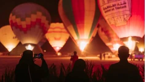 بالصور .. العلا تحتضن أكبر عرض ليلي للمناطيد المضيئة في العالم