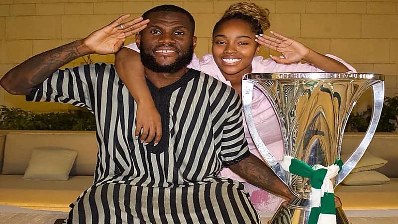 كيسيه يحتفل مع زوجته بلقب دوري أبطال آسيا للنخبة