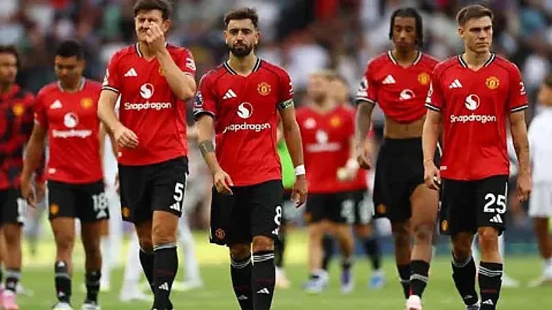 فيرنانديز يثير غضب جماهير مانشستر يونايتد