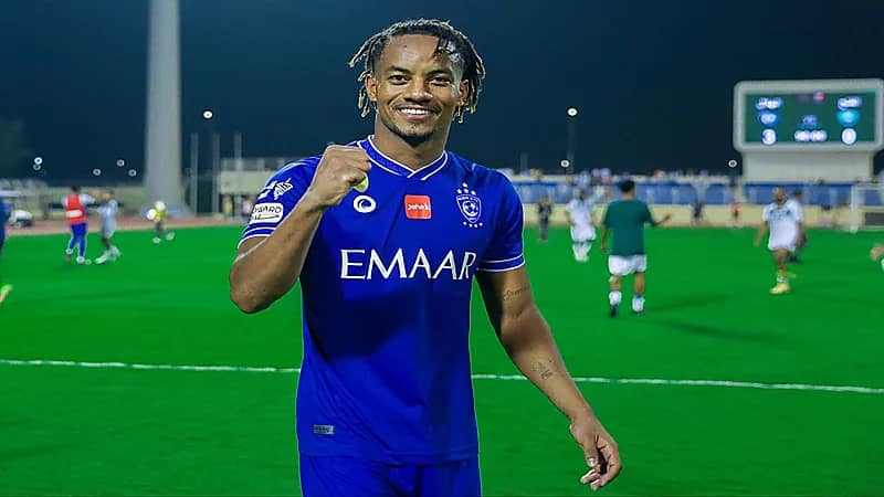 بالفيديو .. الهلال يعلن تجديد عقد "كاريلو"