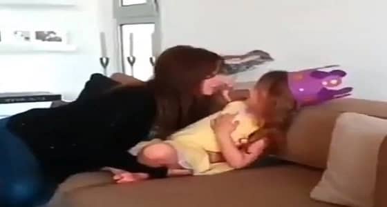 بالفيديو.. نانسي عجرم تداعب ابنتها ميلا بعفوية وخفة دم