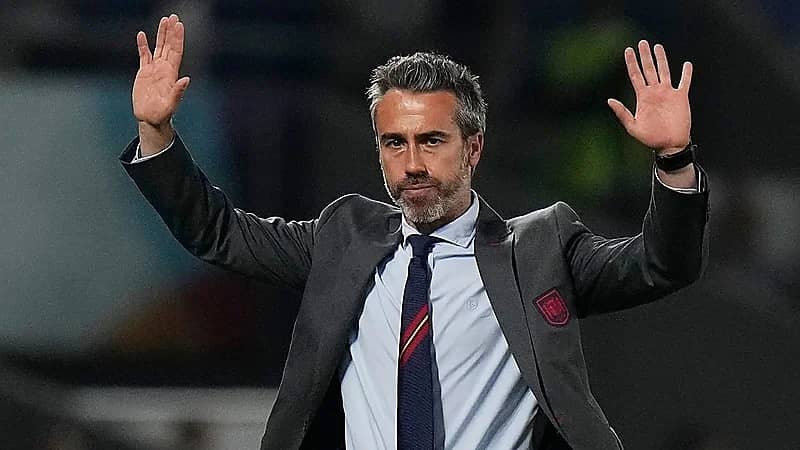 إقالة مدرب منتخب أسبانيا للسيدات