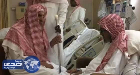 بالفيديو .. المفتي يرقي الشيخ الشثري خلال زيارته بالمستشفى