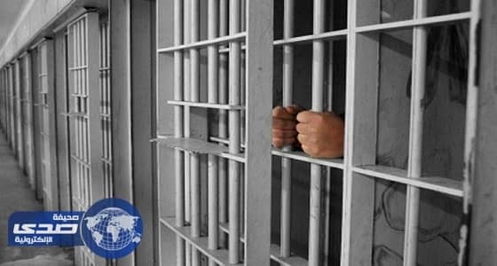 أم سجين تناشد أهل الخير باخراج ابنها من السجن