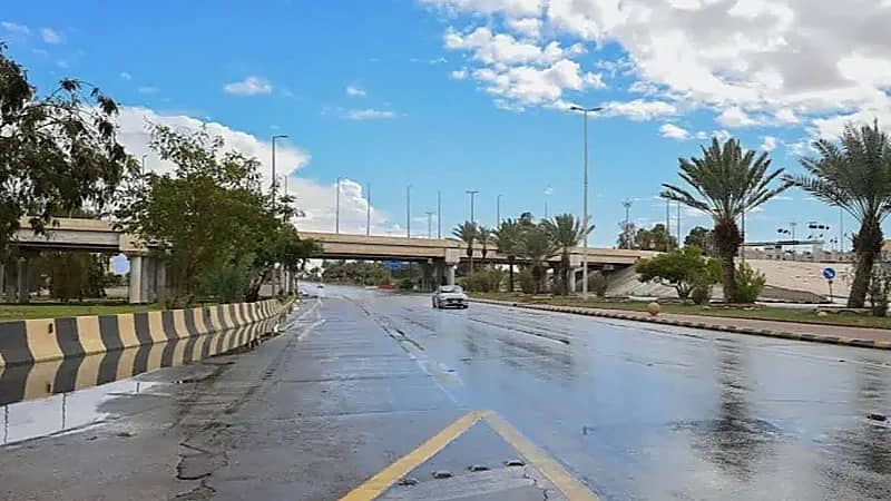 استمرار هطول الأمطار حتى نهاية الأسبوع القادم في معظم أنحاء المملكة..فيديو
