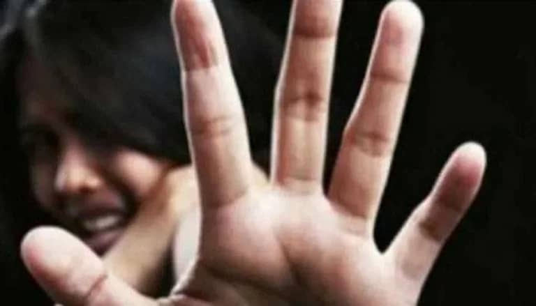 سائق يخطف شقيقتين ويغتصبهما في منزل مهجور