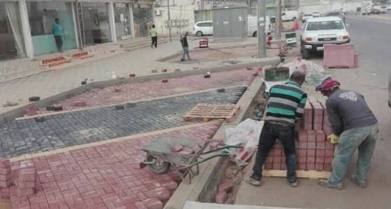 بالصور.. سفلتة وتشجير 3 أحياء داخل مدينة نجران