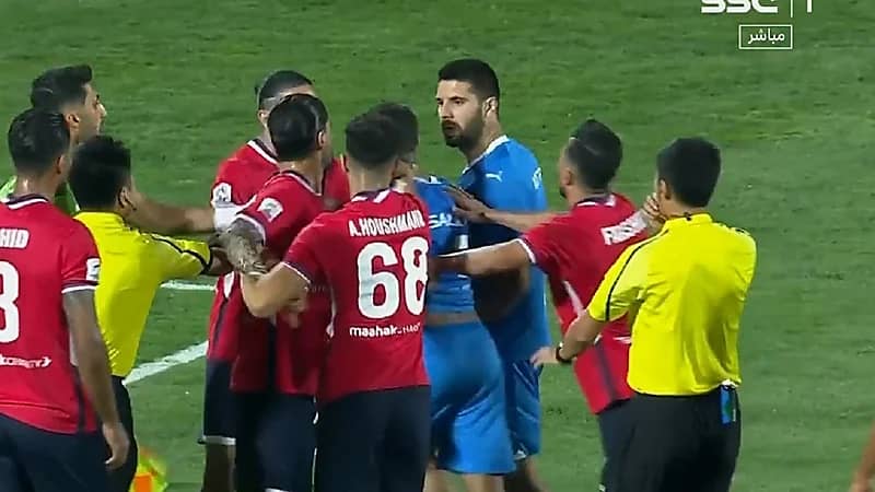 لقطة طرد سلمان الفرج ومشادة بين ميتروفيتش ولاعب نساجي .. فيديو