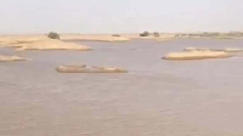 بالفيديو.. حفر تتحول لبحيرات شرق نجران بفعل الأمطار وتهدد المارة