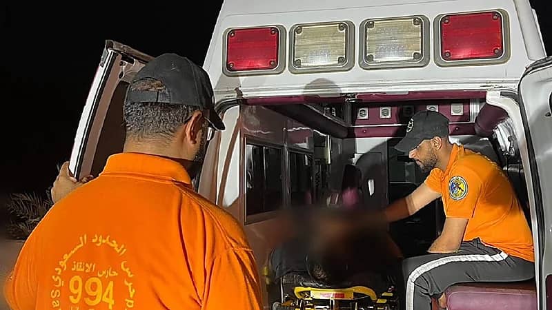 حرس الحدود بعسير ينقذ مواطنًا من الغرق