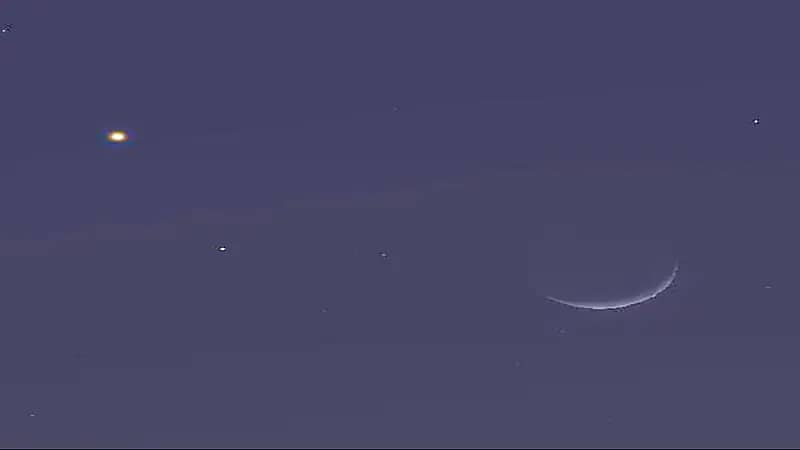 اقتران هلال القمر مع كوكب المريخ بآلافق الغربي