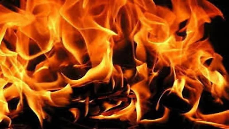 مصري يشعل النار في صديقه لسبب غريب 