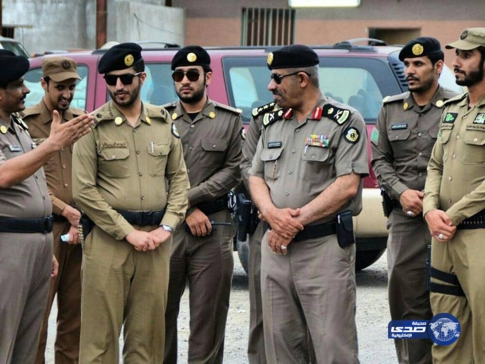 اللواء القرزعي يقوم بجولة تفقدية لمراكز الضبط الامني بعسير