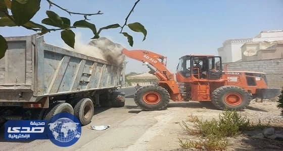 رفع 200 متر مكعب من النفايات بمناطق زراعية في سيهات