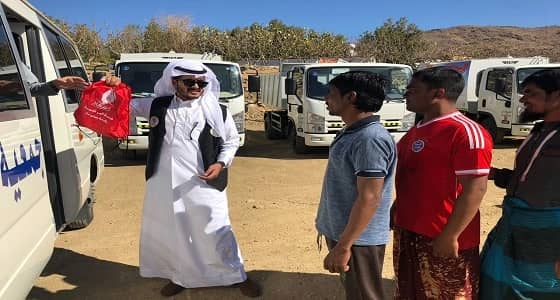 بالصور.. إسعاد تنفذ مشروع كسوة الشتاء لعمال النظافة للعام الرابع