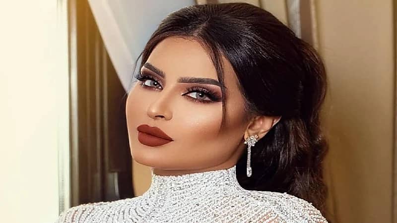 بدور البراهيم تكشف سر جمال وجهها الطبيعي