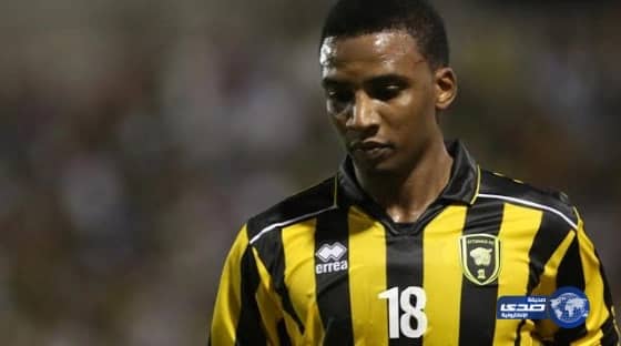 شاهد.. مفحط يصطدم بعدة سيارات متوقفة داخل أحد الأحياء بالرياض ويفر هاربا 