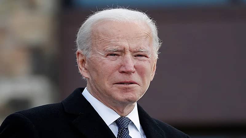 آخر التطورات الصحية للرئيس الأمريكي بعد إصابته بكسر