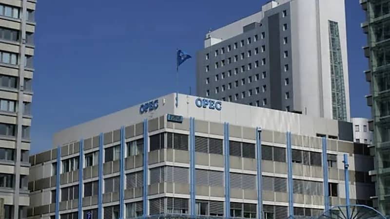 الكرملين: روسيا تعمل في إطار اتفاقيات "أوبك + "وتقدر التعاون مع المملكة