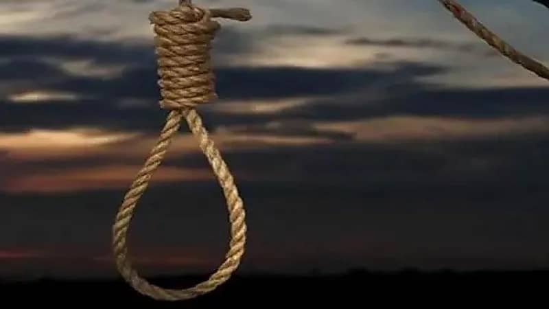 خنقه بحبل وهشّم رأسه.. رجل يقتل صديقه ويدفن جثته بالشارع