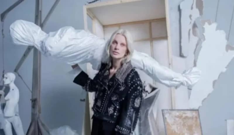 حملة ترويجية لـ زارا بالأكفان والجثث تثير غضباً واسعاً