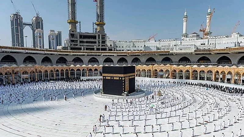 تطبيق إجراءات التباعد الجسدي بين المصلين في الحرمين الشريفين بدءا من غد