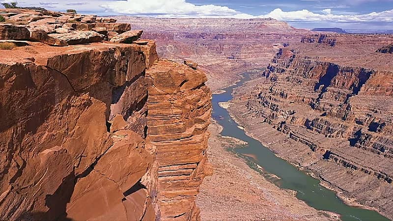 المسند: مستحيل ربط الخليج العربي بالبحر الأحمر عبر قناة مائية تمر بالرياض