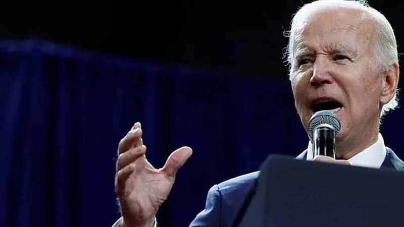 "بايدن" يهاجم شركات النفط: تحقق مكاسب على حساب الأمريكيين