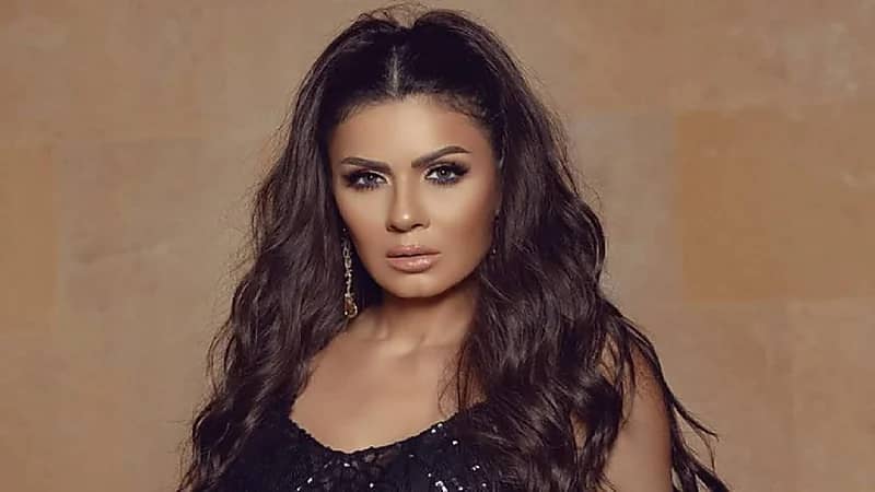 نجلاء بدر تعيد ارتداء فستانها الجريء المثير للجدل